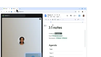 Bir kullanıcı, bir sekmeyi diğerine sürükleyerek bölünmüş görünüm oluşturuyor. Bu sayede Google Meet görüşmesi sırasında kolayca not alabiliyor.